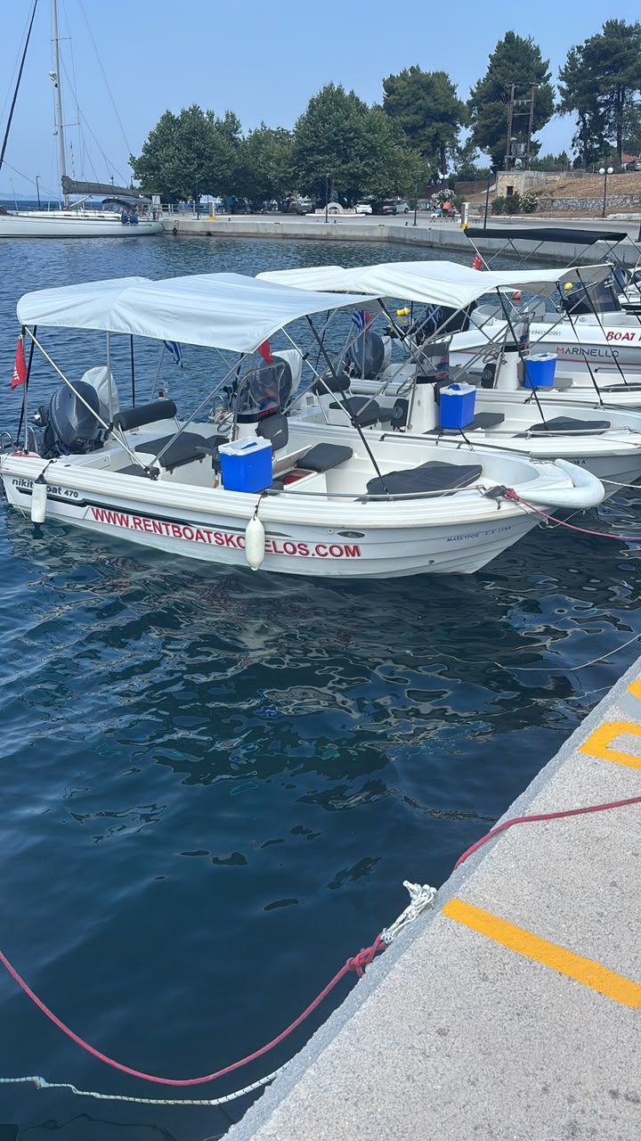 Wind Boat 4.70m side view in Skopelos marina