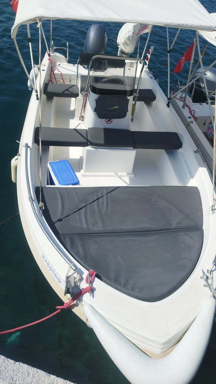 Wind Boat 4.70m top deck and seating view in Skopelos