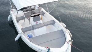 Wind Boat 4.70m top seating view in Skopelos water