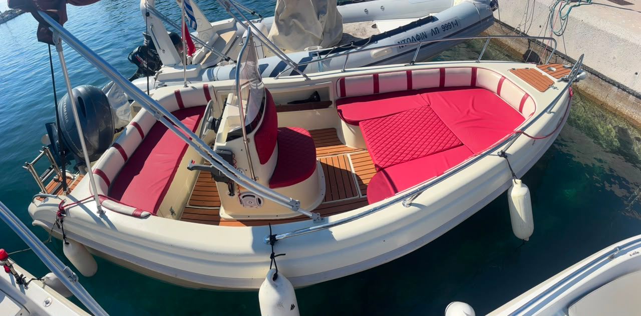 Wind Boat 5.30m cockpit and red seating in Skopelos marina