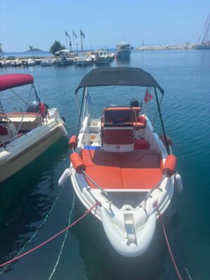 Wind Boat 5.30m front mooring view in Skopelos marina