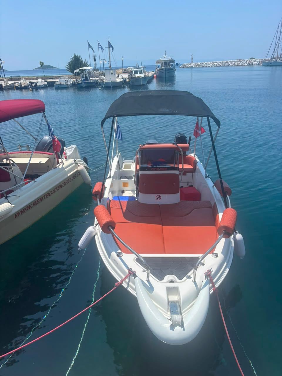 Wind Boat 5.30m front mooring view in Skopelos marina