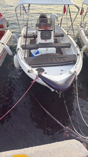 Wind Boat 5m front view in Skopelos marina