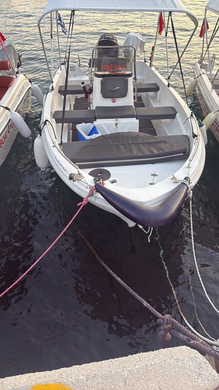 Wind Boat 5m front view in Skopelos marina