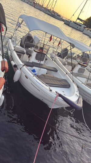 Wind Boat 5m side front view in Skopelos marina